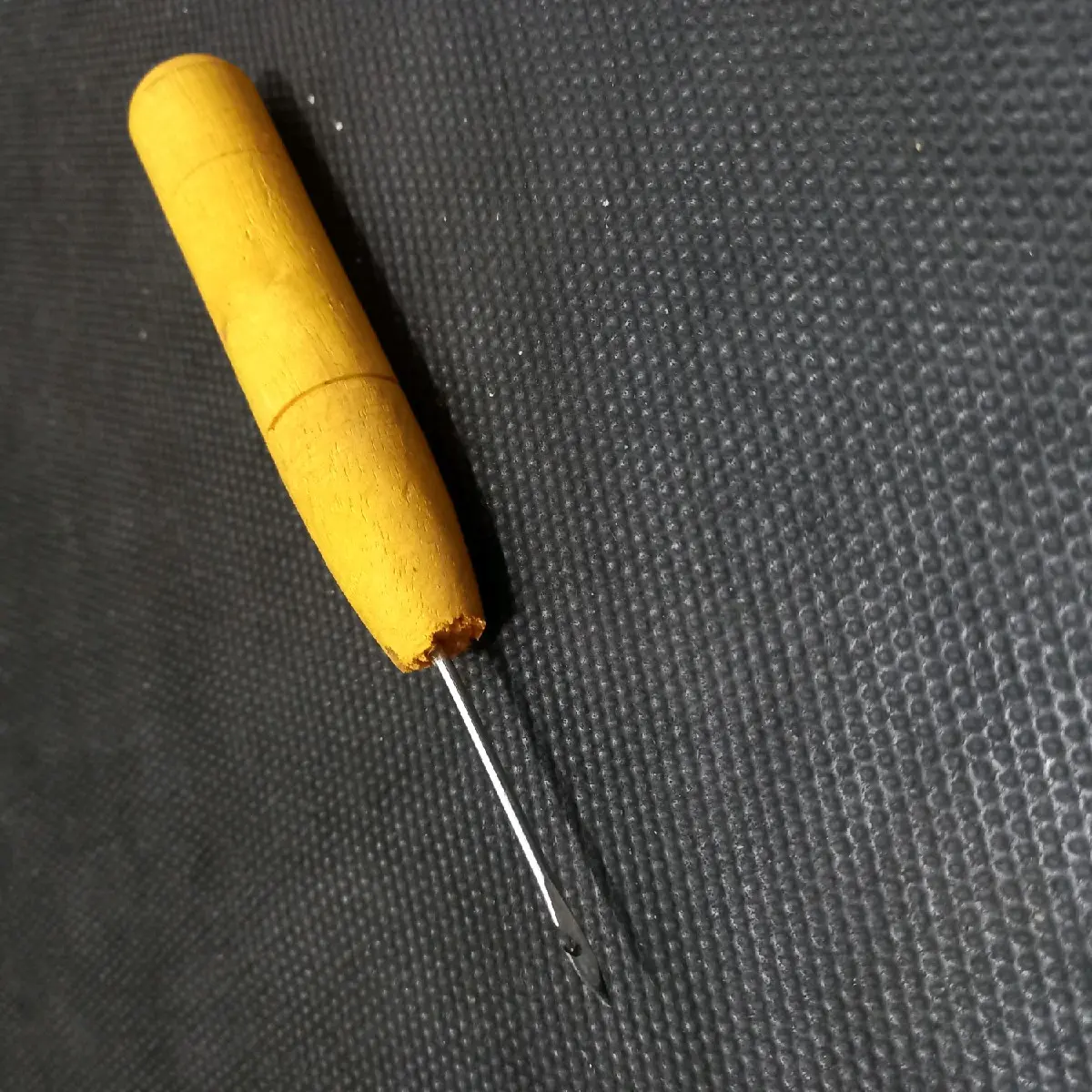 Jarum penjahit spatu Kayu
