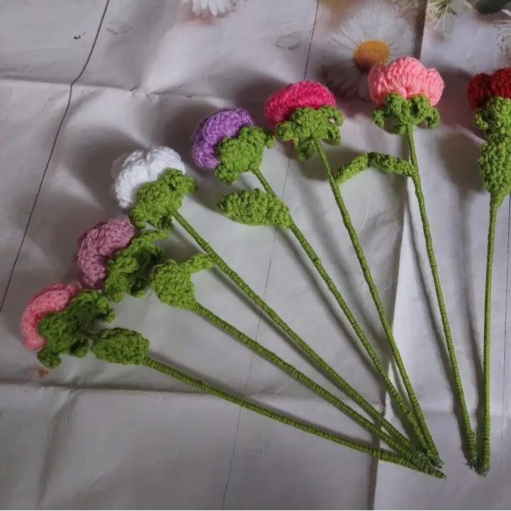 Hoa hồng len mini dùng làm quà tặng, trang trí phòng làm việc
