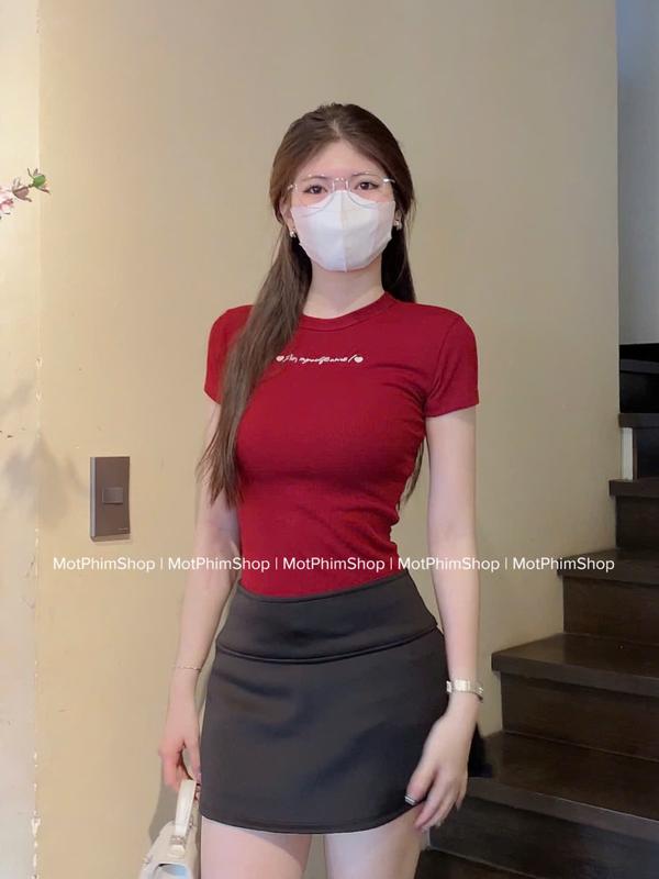 ÁO THUN NỮ THÊU CHỮ ME MY SELF AND I FORM NHỎ ÔM GỌN 1
