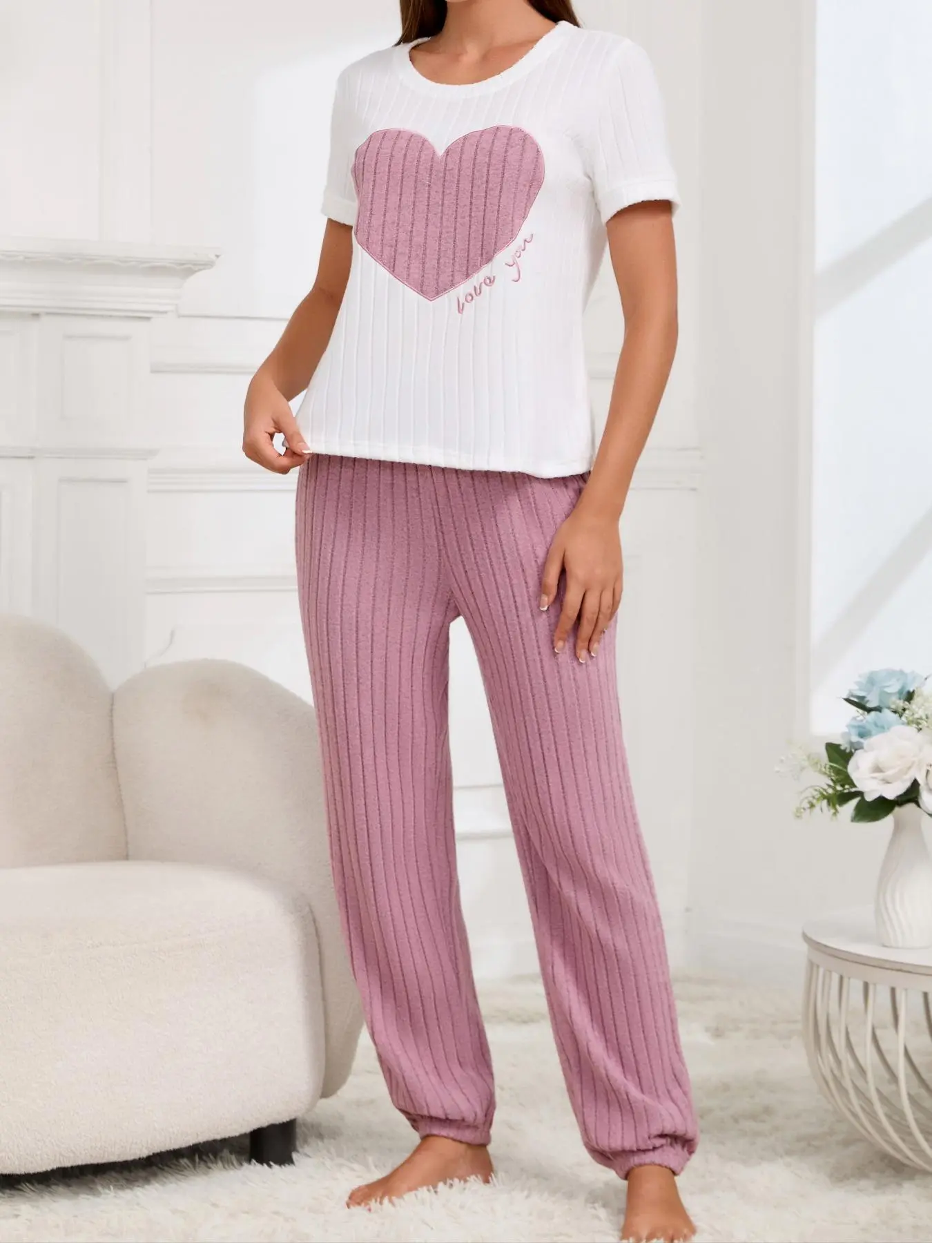 Two-Piece Set Women's Heart Print Tee & Pants Pyjama, Casual Comfy Round Neck Short Sleeve T-shirt & Trousers PJ Set, Pajamas, Ladies Sleepwear for All Seasons Tall Clothing Women