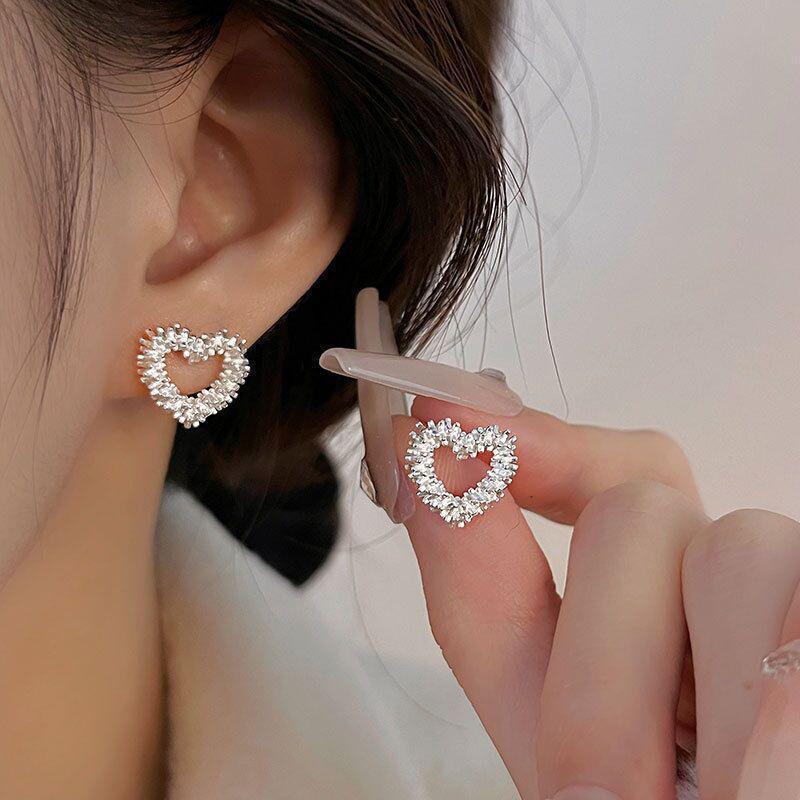 Product Introduction of Hollow Love Earrings Female Summer Light Luxury Small Sense of Temperament Earrings Daily Simple 8
