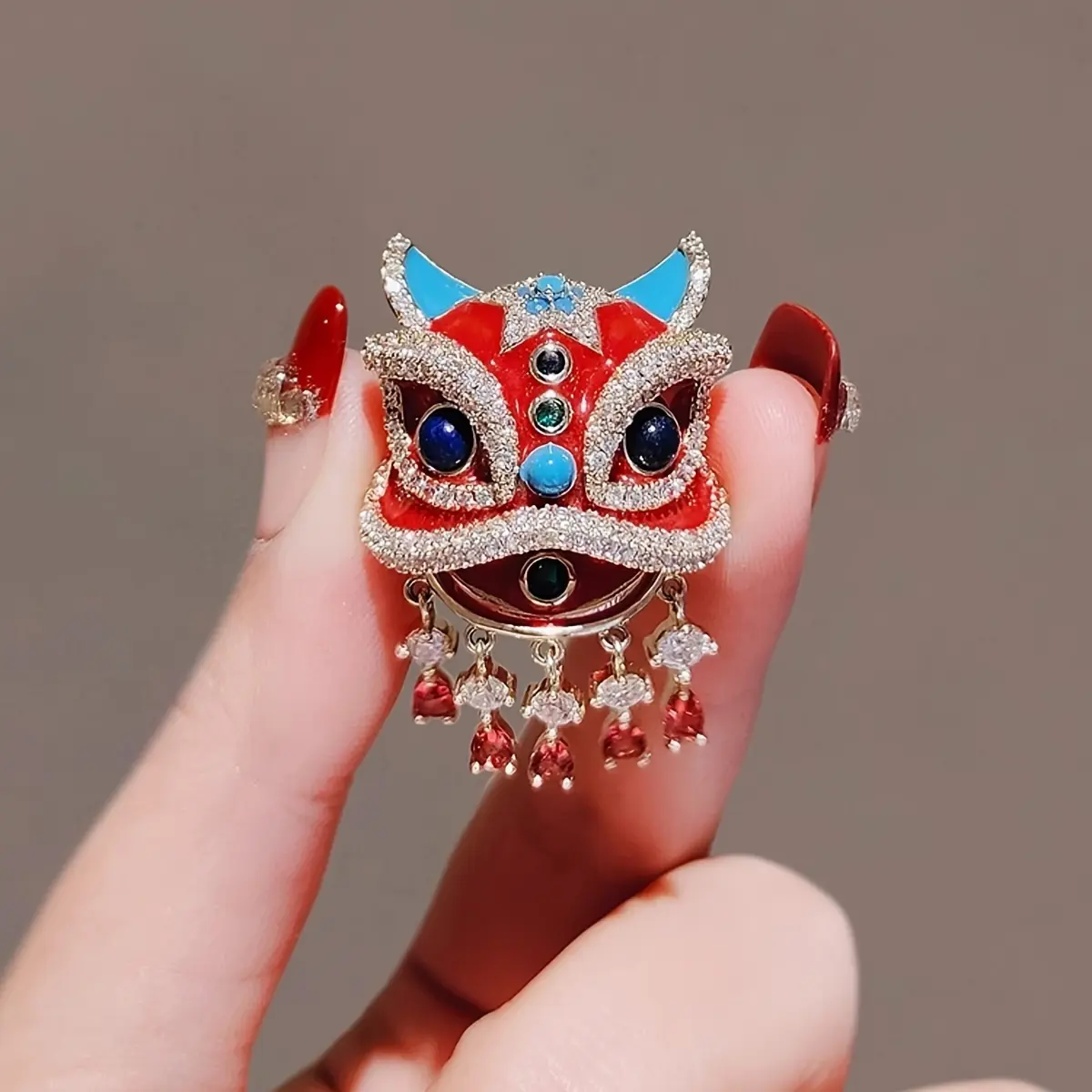 Elegant Red Lion Dance Brooch With Crystal Embellishment, Multi-Functional Coat Pin Corsage Lion Dance Brooch, Women'S Chinese Style Design Suit Sweater Accessories Gift