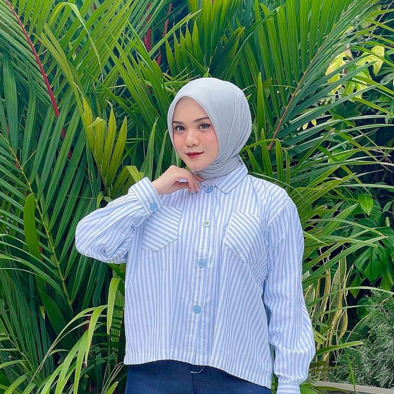 Kemeja Crop Top Stripe Oversize Baju Wanita Motif Garis-Garis Fit Formal 5