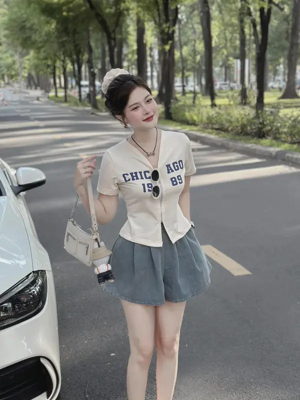 Set đồ nữ áo cổ V vạt xẻ kèm quần đùi ống rộng, áo nữ ngắn tay quần short TS140 Women Kem 1