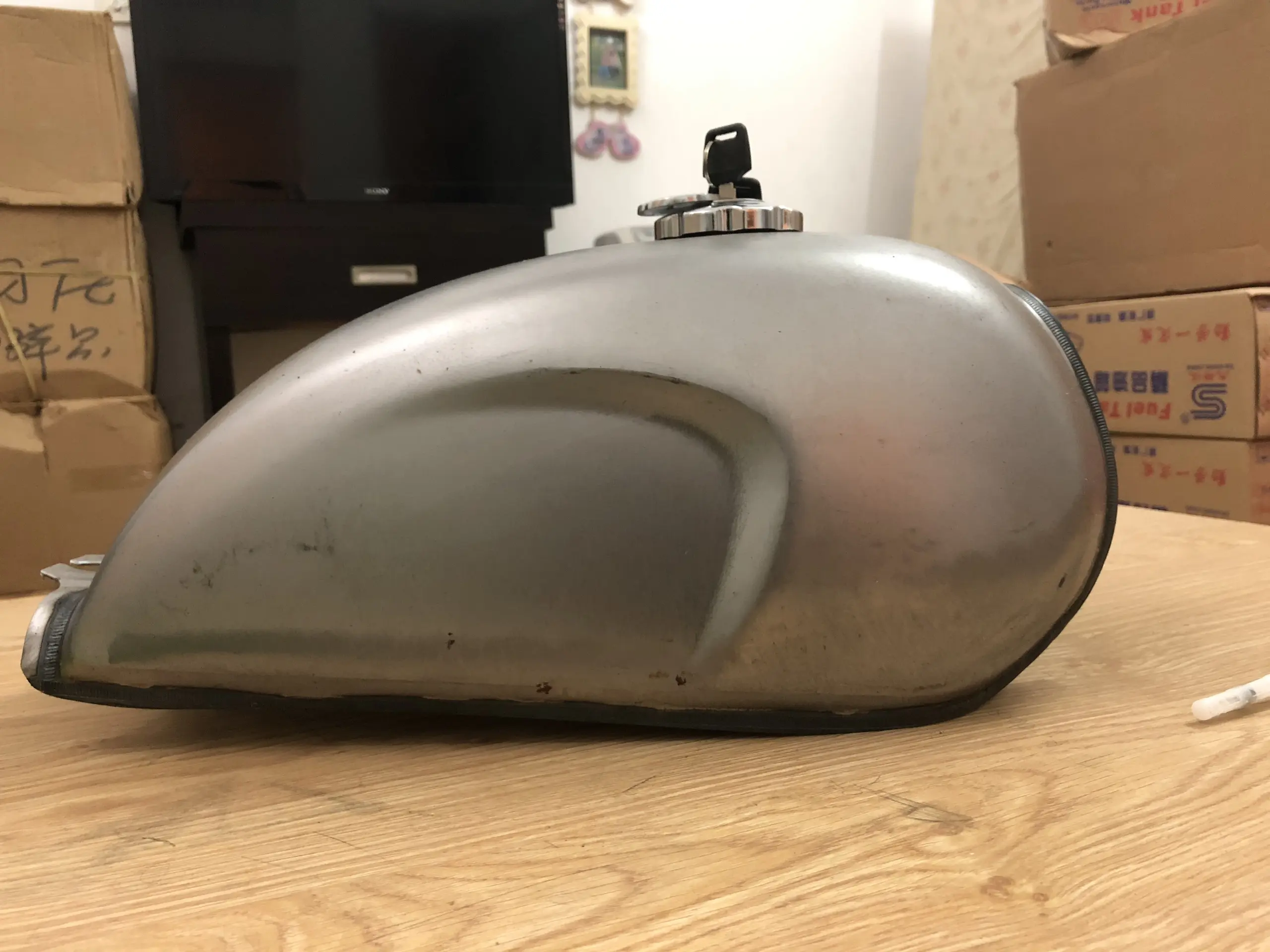 Bình Xăng độ gò bé, đầy đủ khóa nắp đi kèm bình, độ classic , cafe racer