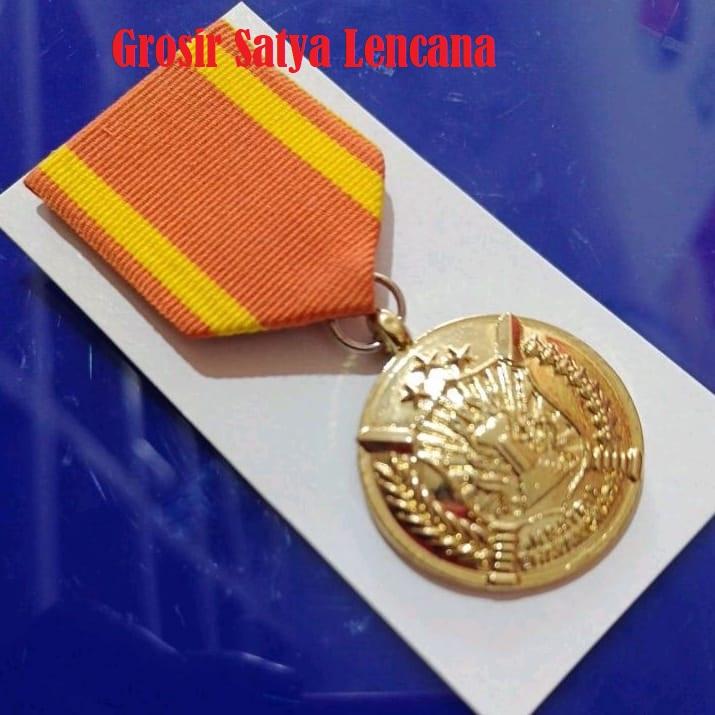 Medali Ksatria Bhayangkara/ Satya Lencana Pdu/ Dengan Tatakan Accrylick./harga satuan 0