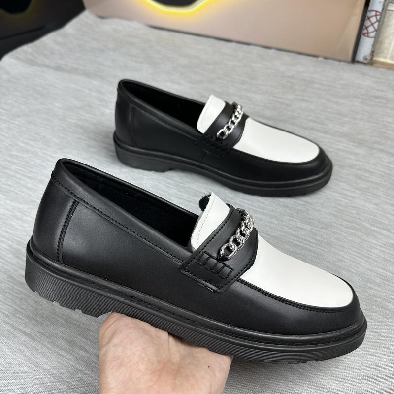 Giày nam penny loafer 2 màu đen trắng kèm họa tiết xích kim loại Nhất Long, giày nam đi tiệc sang trọng