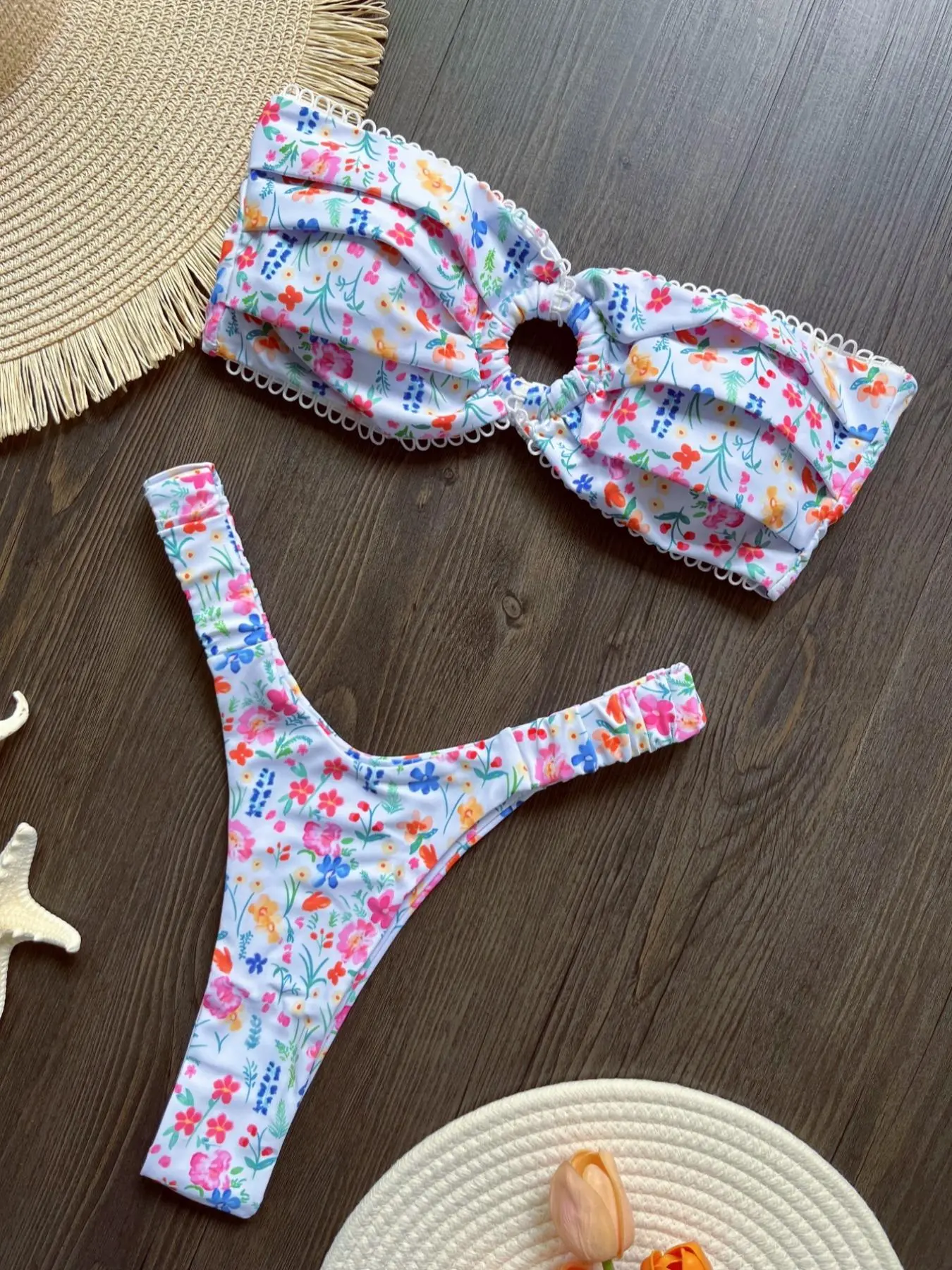 Two-Piece Set Women's Ditsy Floral Print Bandeau Bikini Set, Casual Fashion Chic Strapless Swim Top & High Cut Swim Bottom Two-Piece Swimsuit for Beach Holiday Vacation, Ladies Swimwear for All Seasons