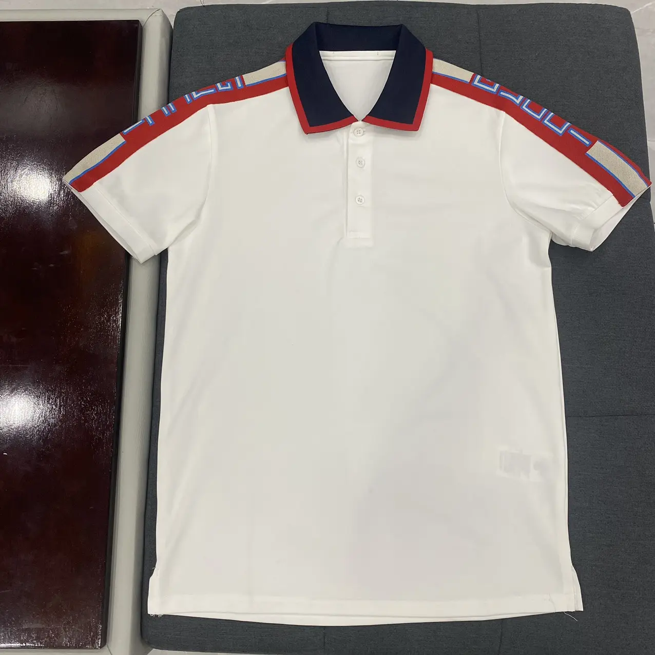 Áo Polo sang trọng viền chữ cánh tay và phối cổ áo đơn giản Nam Menswear Thun