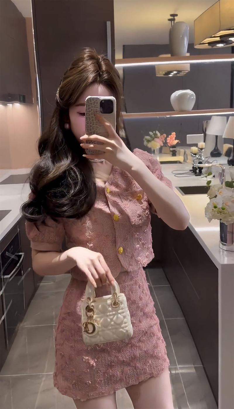 Product Introduction of Classic Style Graceful and Fashionable Suit Skirt Summer Design Short Top High Waist Slim Skirt Two-Piece Suit Fashion 6