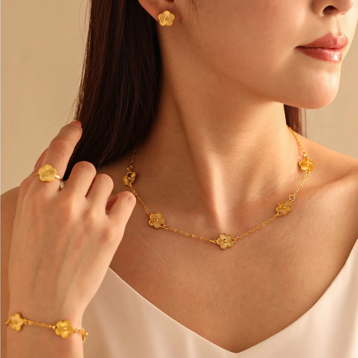 Hot Selling Lucky Clover Necklace Bracelet Earrings Studs Ring Flower Set Jewelry for Women