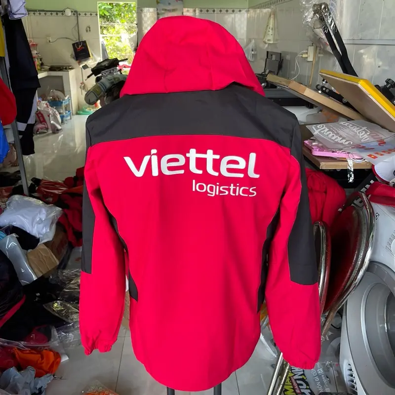 Áo khoác gió Viettel Logistics màu đỏ đen chất vải gió lót lưới thoáng mát aokhoac nam Jacket Menswear Nhung 2