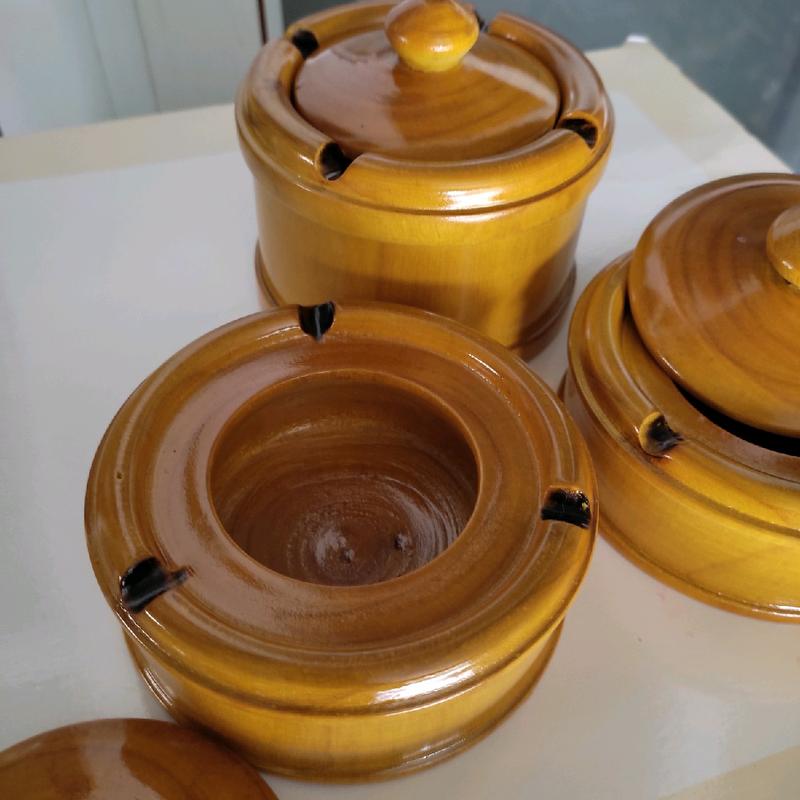 gạt tàn thuốc gỗ nguyên khối có lắp đậy