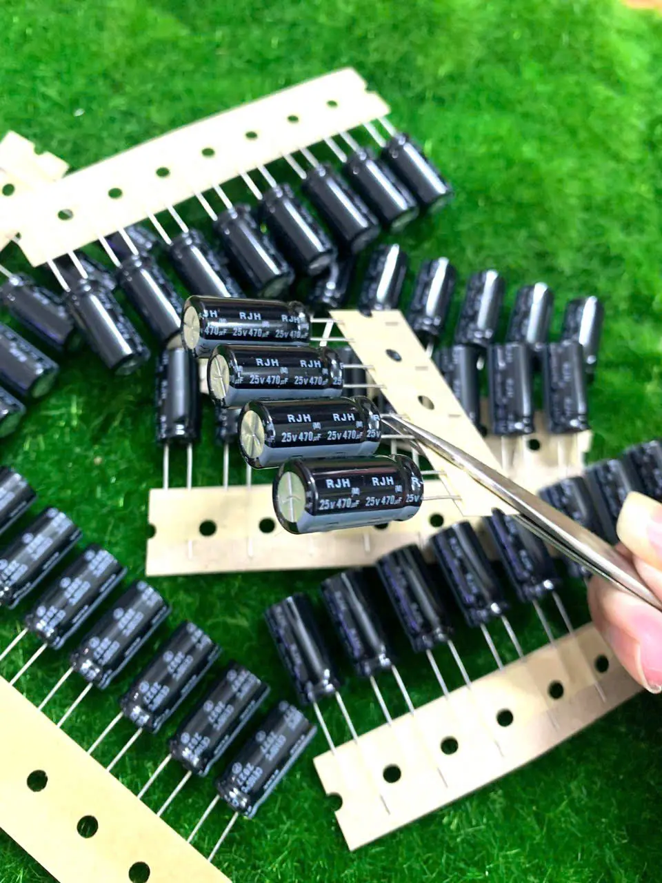 Tụ điện ELNA RJH 25V 470UF , 25V470UF , 470UF25V , 470UF 25V ( 10x21x5mm )