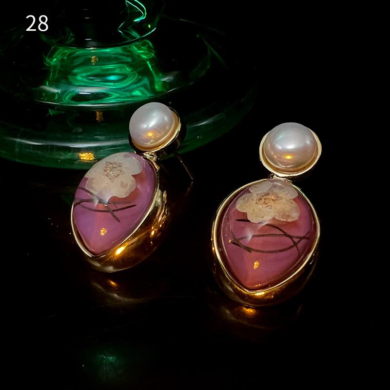 Product Introduction of 3 Pairs of French Ancient Amber Dried Flower Hot-Sale Earrings Combination Link Original Niche Gold Plated S925 High-Grade Earrings 32