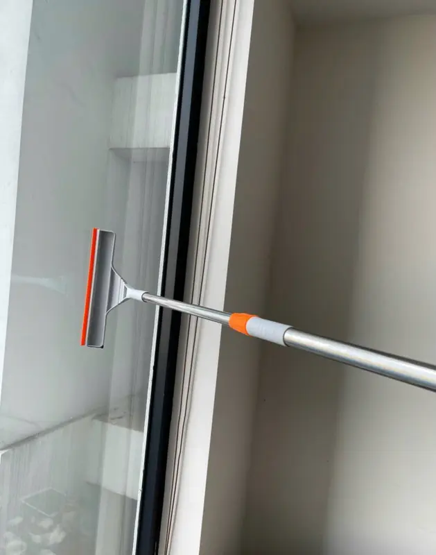 Cây Lau Kính Tự Rút Điều Chỉnh Độ Dài 1