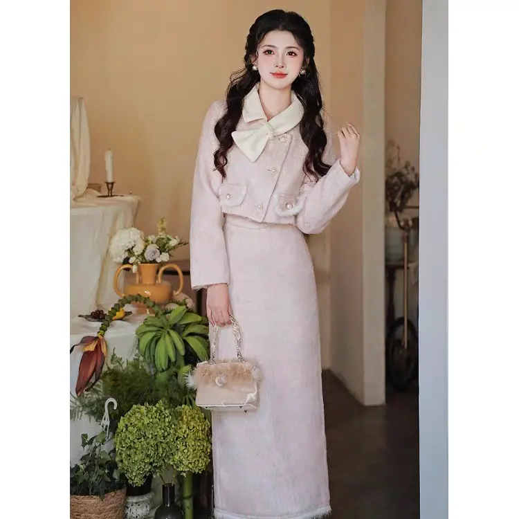 Bộ đầm dáng dài và áo khoác dạ cổ bẻ khăn viền nơ ngọc tiểu thư - Nhung, Nữ Women Top Voi Dệt