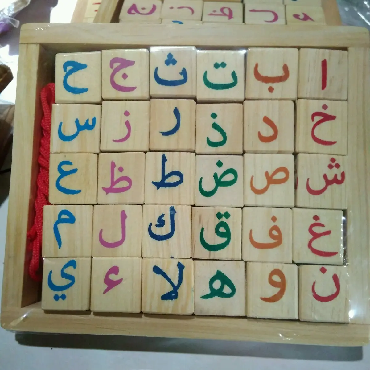 mainan edukasi meronce balok hijaiyah