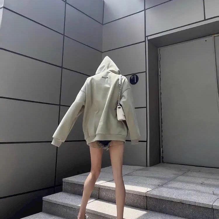 Áo hoodie form rộng 70kg,vải dày mịn,chống nắng tốt. Logo in,dây kéo nữa cổ. nón rộng và nách rộng 3