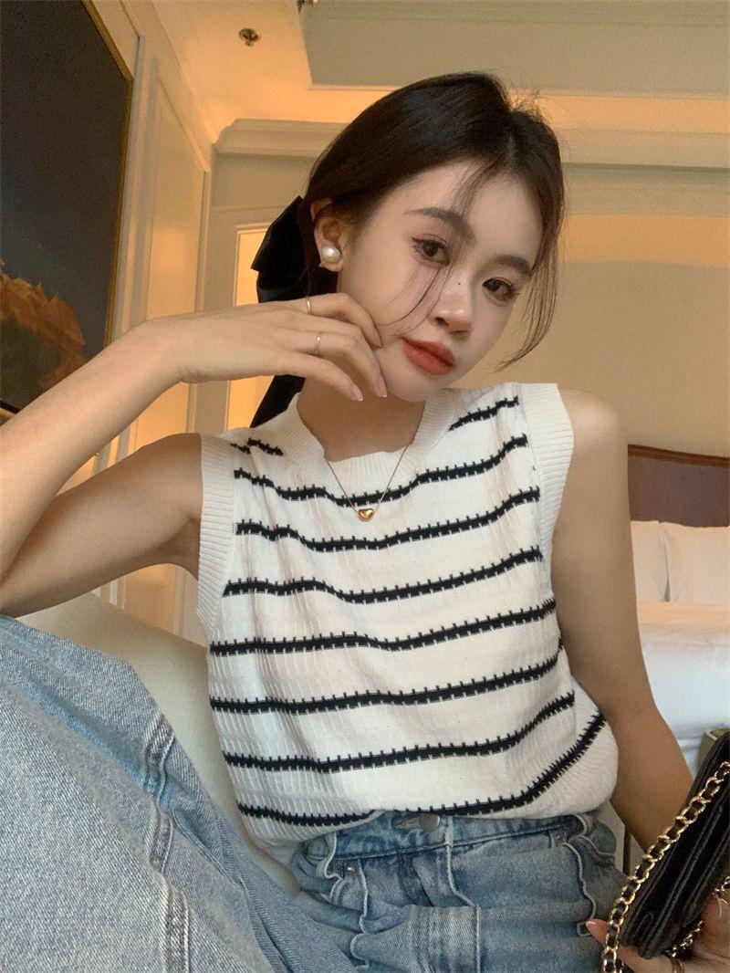 Product Introduction of Thin Color-Block Striped Sleeveless Slim Knitted Vest for Women, Summer Korean Fashionable Stylish Versatile Short Top Trend 5