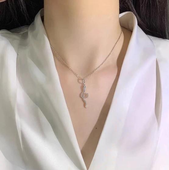 Product Introduction of Dây chuyền mặt hình con Rắn nhỏ Ula shop mắt xanh dây mảnh lấp lánh Thời trang Unisex Phong cách Cá tính DC19 5
