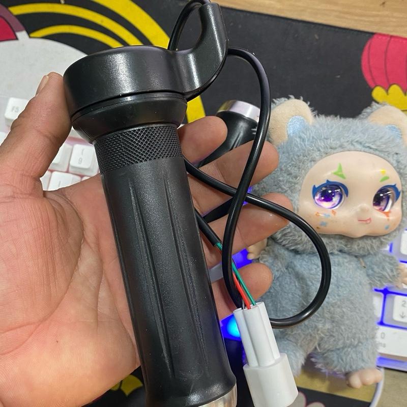  Tay ga X5 chuẩn trung  1 đôi    tay ga yadea tay ga xe điện xmen neo xe điện x5  hàng chuẩn chính hãng  siêu rẻ 