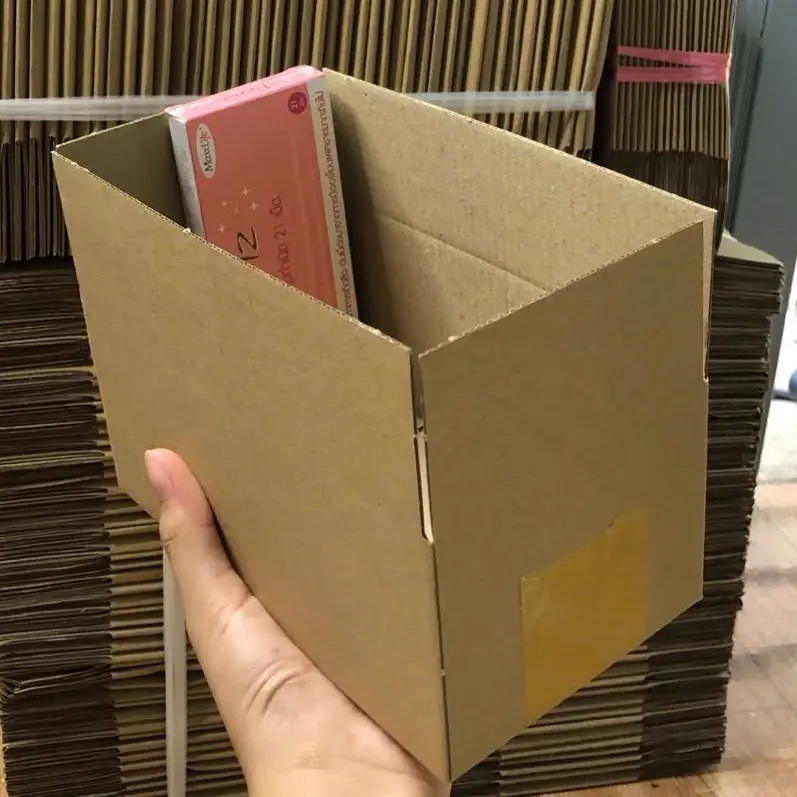 Hộp giấy carton đóng hàng kích thước 18x10x8 BERIZZZ loại giấy cứng