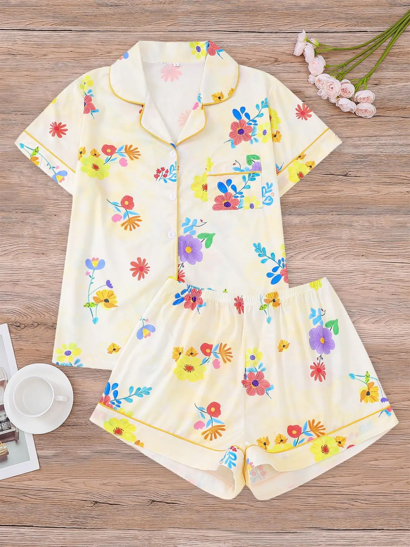 Women's All Over Floral Print Top & Elastic Waist Shorts Pyjama Two-piece Set, Casual Comfy Short Sleeve  Top & Shorts Pj Set, Ladies Sleepwear for All Seasons