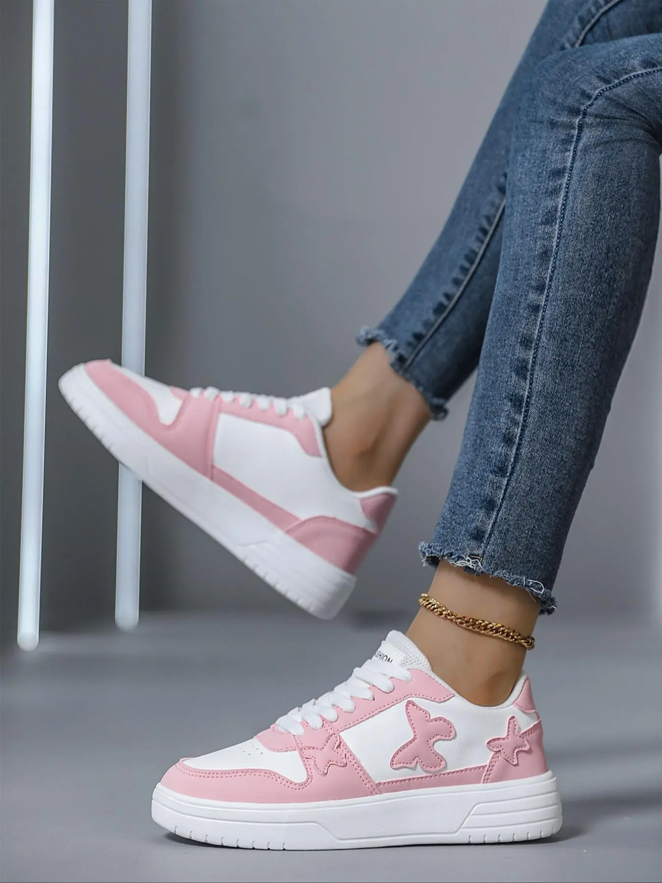 Women's Fashionable Butterfly Decor Lace Up Low Top Sneakers, Casual Comfortable Sports Running Shoes, All-match Round Toe Chunky Sneakers for Daily Wear