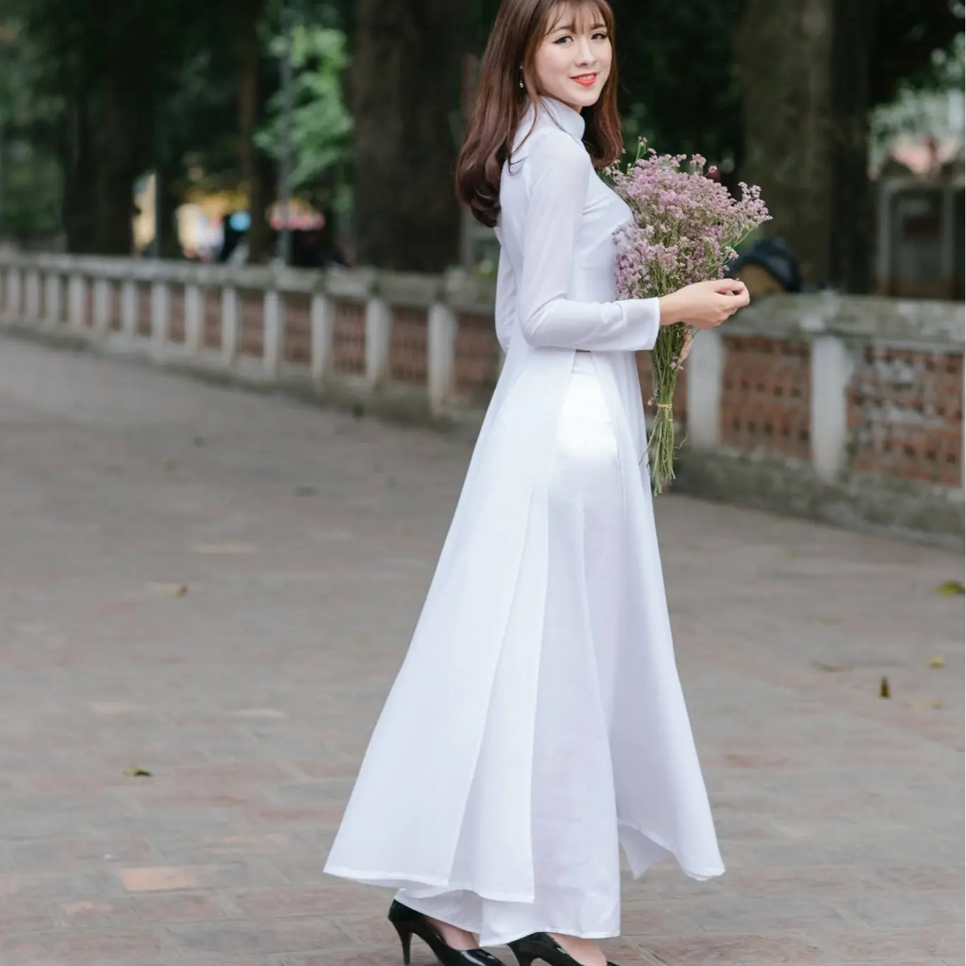 Áo Dài Truyền Thống Nữ Học Sinh Trắng 4 Tà HS02