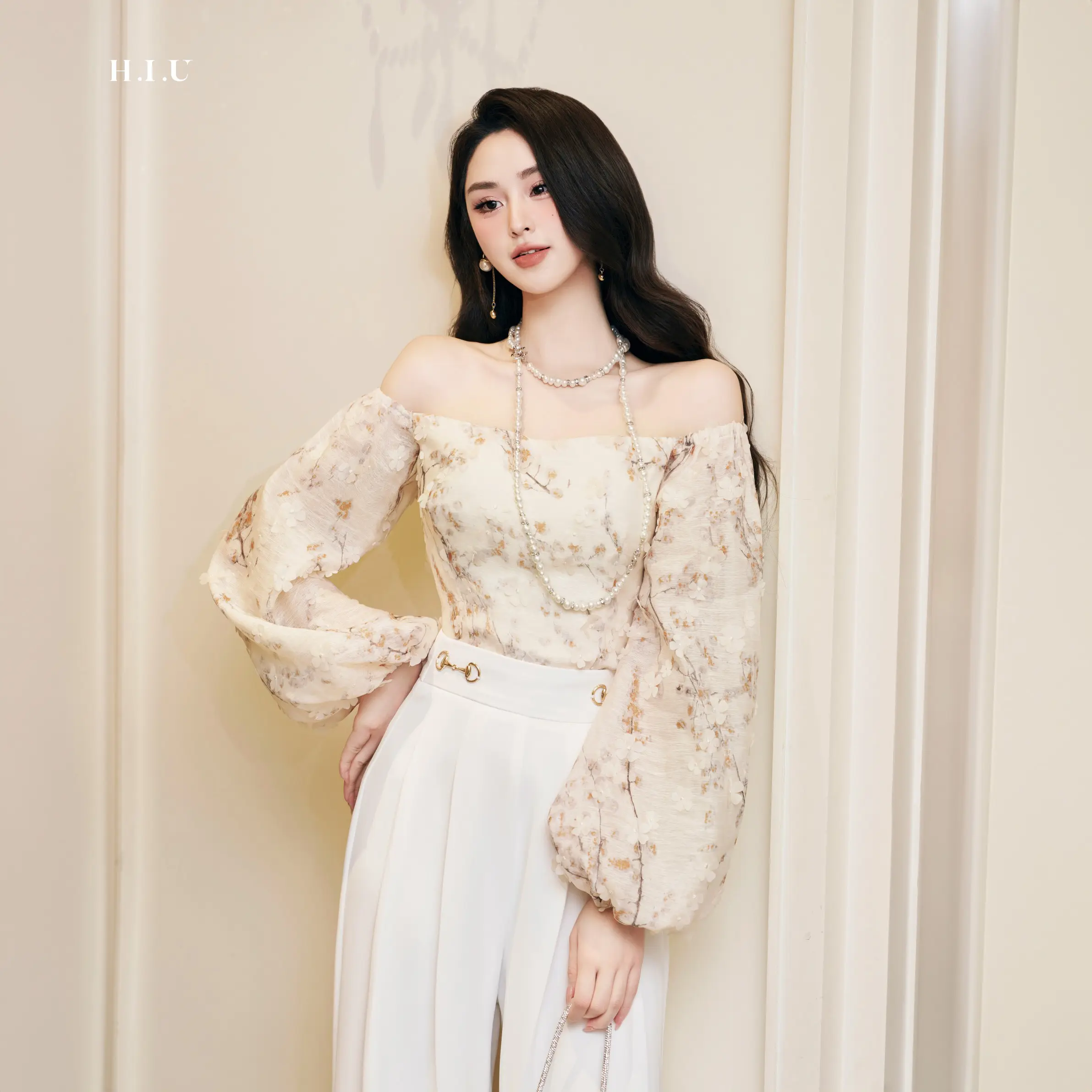Áo cup ngực nữ trễ vai tay bồng Gahi Top H.I.U Fashion , cách điệu thiết kế Voan tơ đính hoa nổi cao cấp HIU design Women