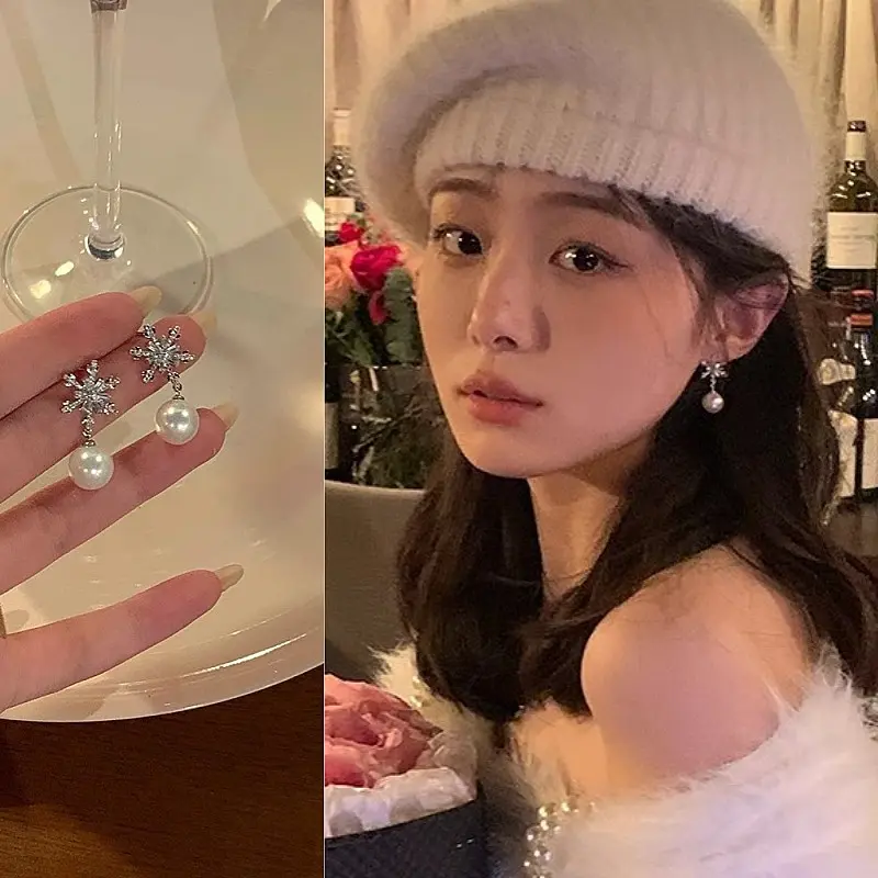 Hoa Tai Ngọc Trai Bông Tuyết, Phong Cách Mùa Đông, Dành Cho Phụ Nữ, Cao Cấp, Thích Hợp Cho Mùa Thu Và Mùa Đông, Hoa Tai Phong Cách Mới 2024, Không Xỏ Lỗ, Kẹp Tai, Bán Chạy