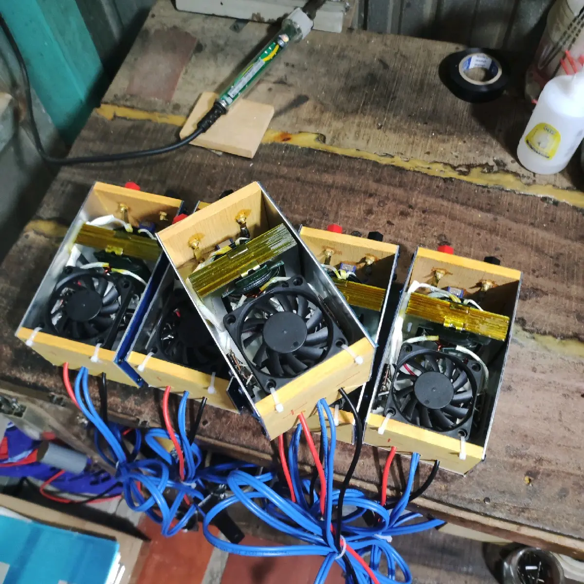 Máy biến điện 4 fét lớn hộp nhôm nhỏ gọn
