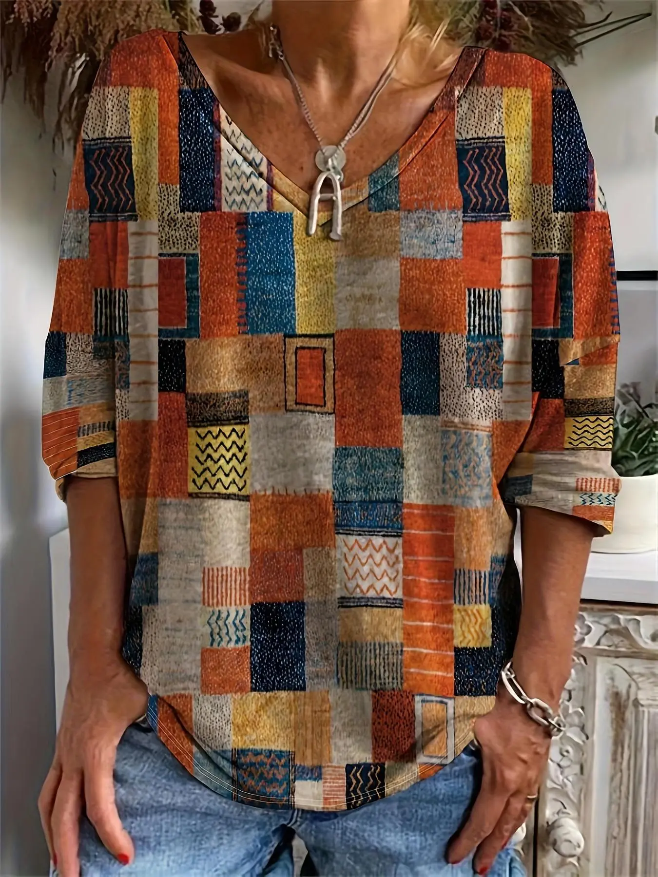 Plus Size Patchwork Print V Neck Tee, Casual 3/4 Sleeve T-shirt for Daily Wear, Women's Plus Clothing for All Seasons