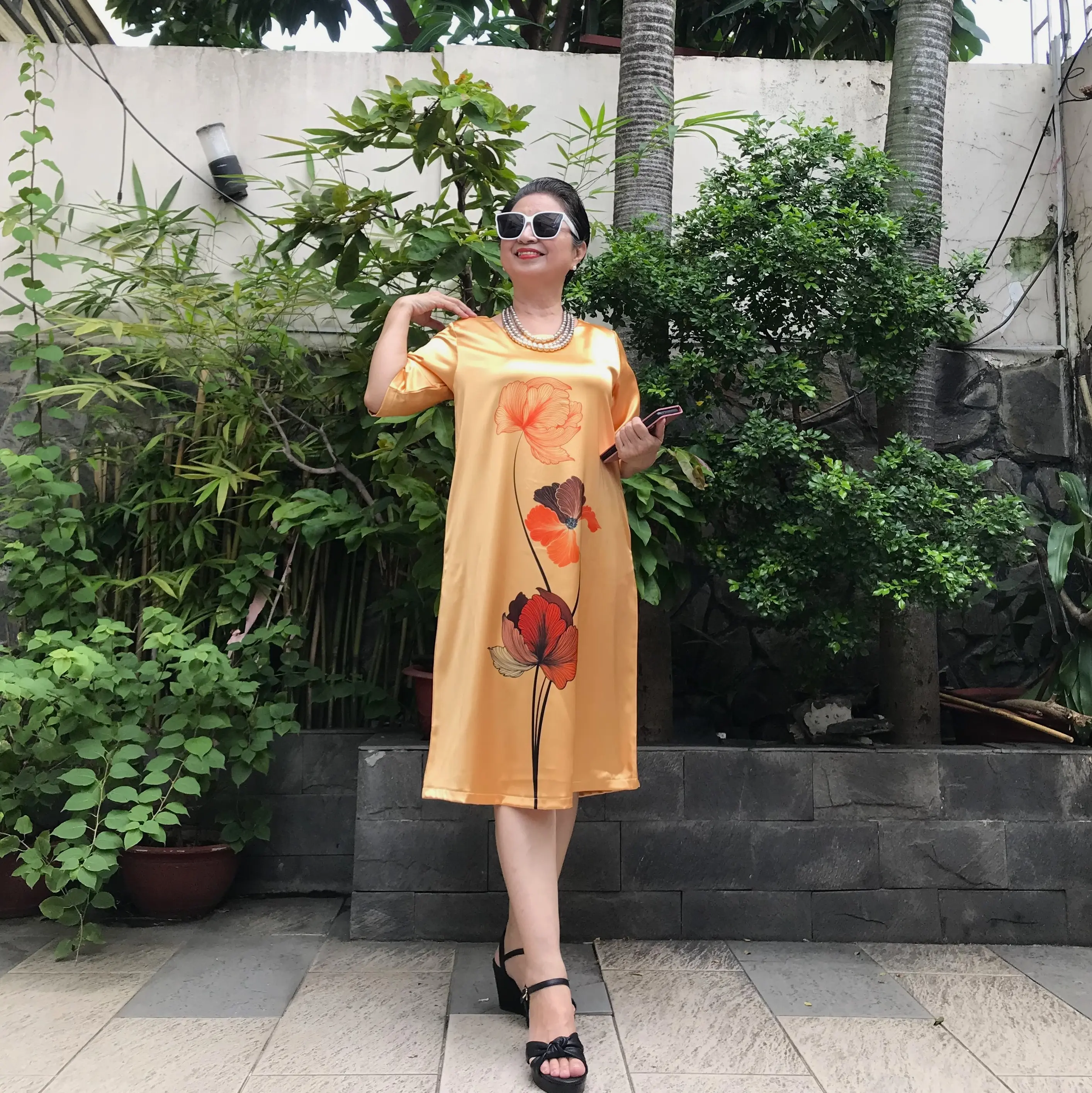 Váy Đầm Trung Niên Dáng Suông A Che Bụng - Vải Lụa In 3D Sang Trọng, Chất Vải Dày Dặn, Bóng Mịn, 2 Túi, Dây Kéo Tốt, Size từ 48kg đến 90kg. Nữ Women