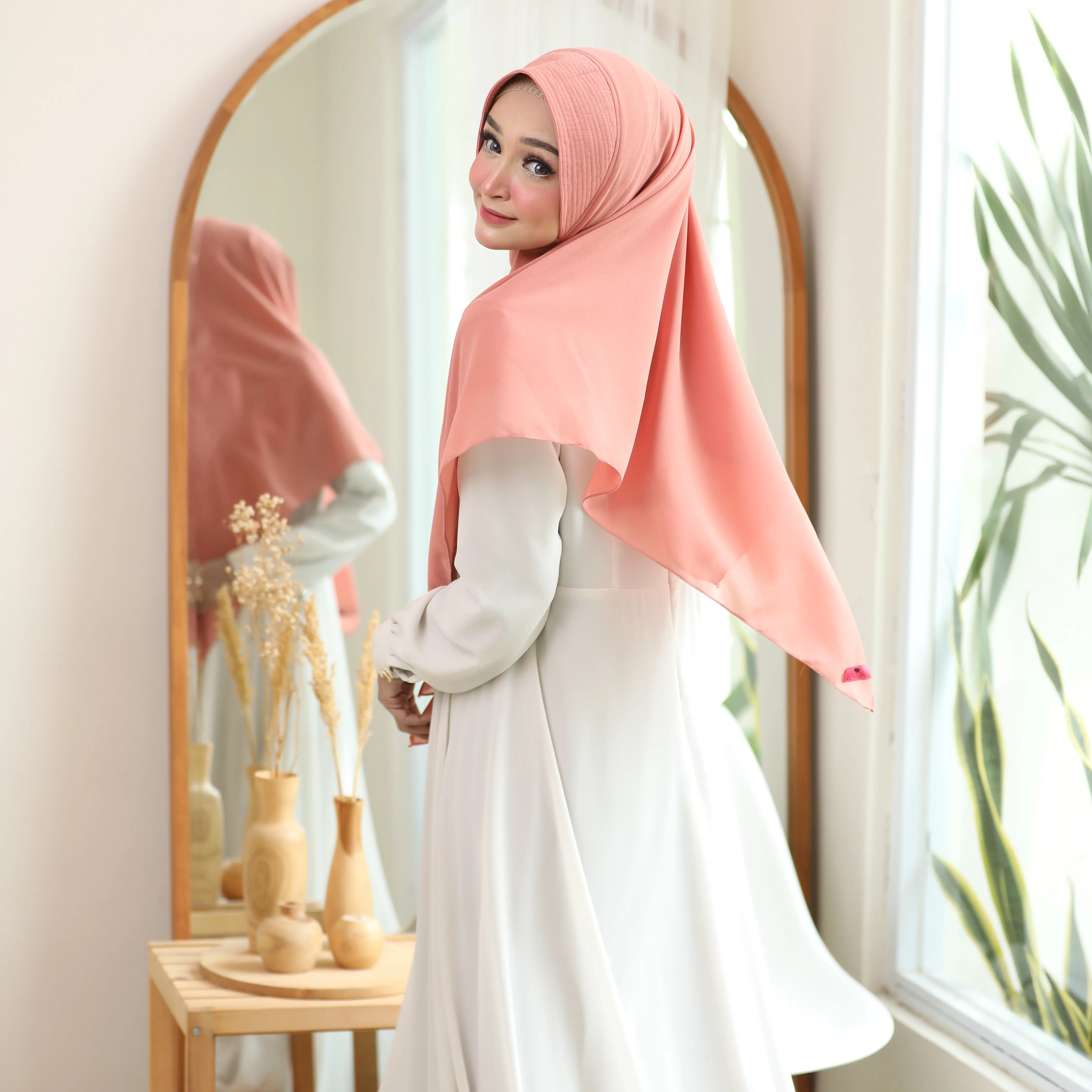Adzkiascarf.id - Hijab Instan Cerutti Babydoll 2 Layer Segitiga Soft Pad Anti Tembem (ANTEM) - 120cm x 120cm, Material Ceruty, Lembut Nyaman Cantik  Kerudung Muslim