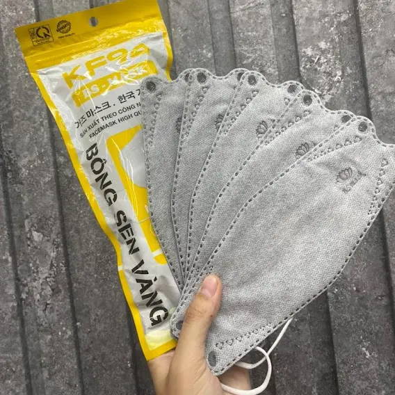 Quà tặng túi 5 đến 10 cái khẩu trang y tế KF94 4 lớp ngẫu nhiên Bông sen vàng, One Mask, Bio Mask, Bảo Long, Lộc Luyến, Ánh Dương sản xuất tại Việt Nam theo công nghệ 4D Hàn Quốc 7