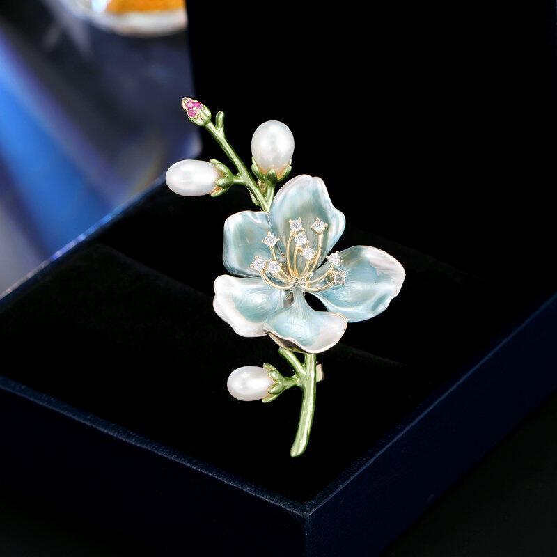 Product Introduction of Elegant Chinese style dress, cheongsam, chest flower, freshwater pearl, multi-purpose anti glare magnolia, high-end brooch 7