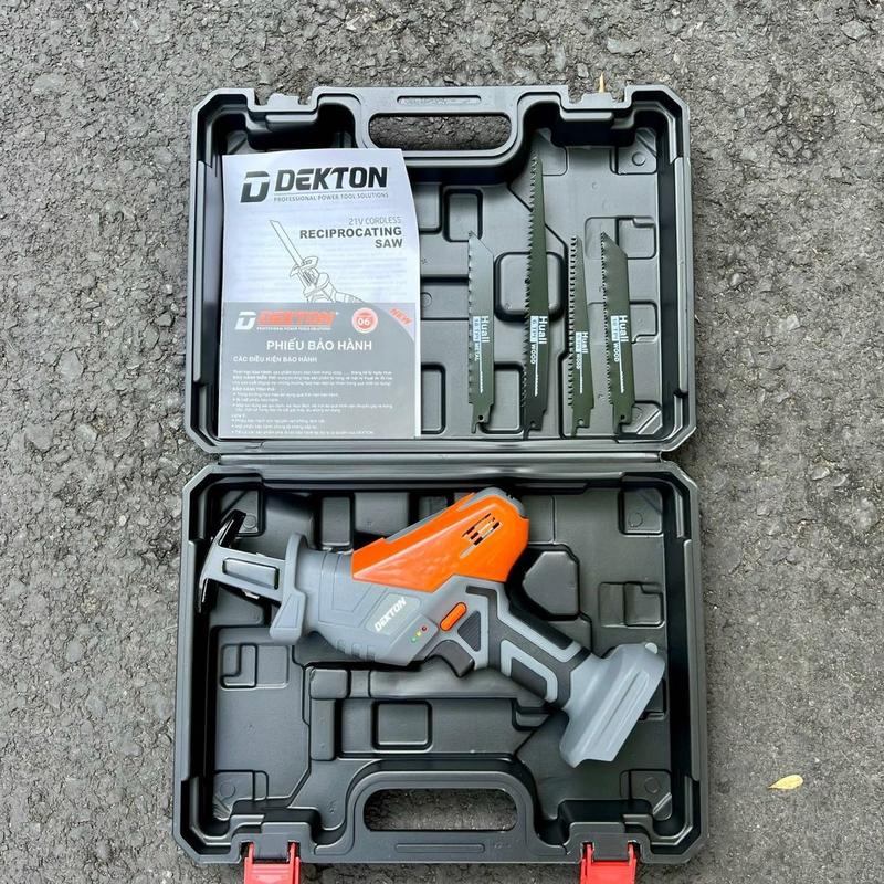 Cưa kiếm pin Dekton M21 CK20