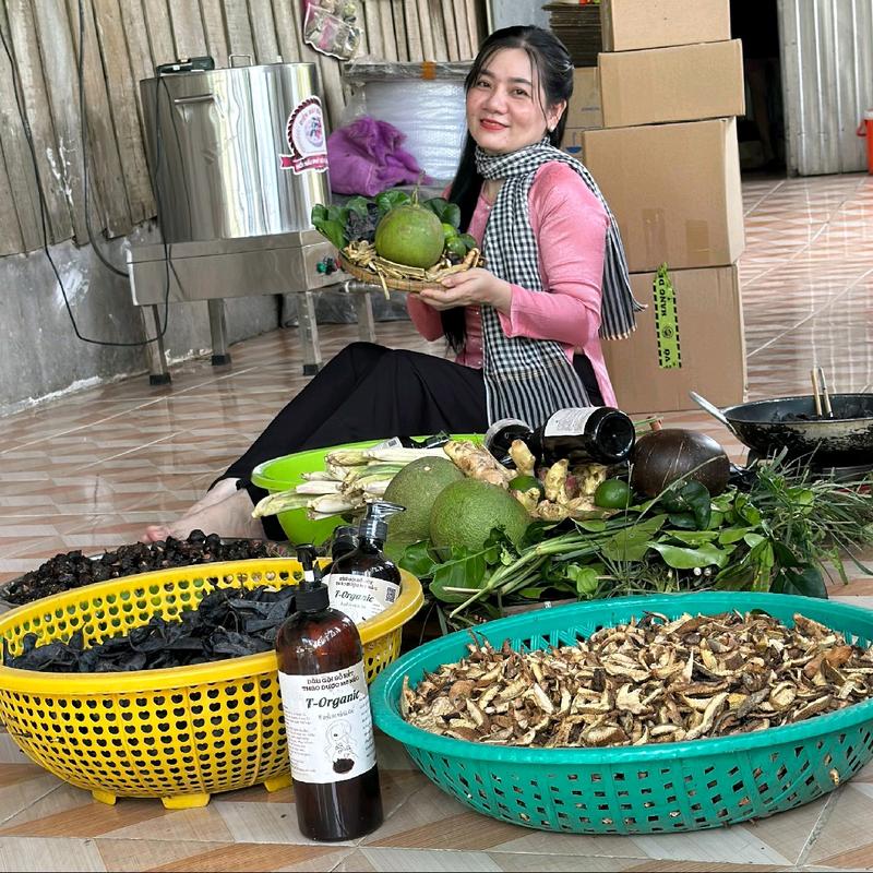 LIỆU TRÌNH  2 CHAI 500ml DẦU GỘI BỒ KẾT THẢO DƯỢC Hỗ trợ giảm nấm gàu và cải thiện tình trạng tóc bạc sớm 3