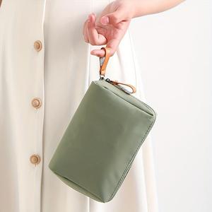 Bolsa Organizadora de Cosméticos Compacta para Viaje, Ligera y Portátil con Cierre de Cremallera para Lápiz Labial, Teléfono y Esenciales, Tela Duradera Unisex para Uso Diario
