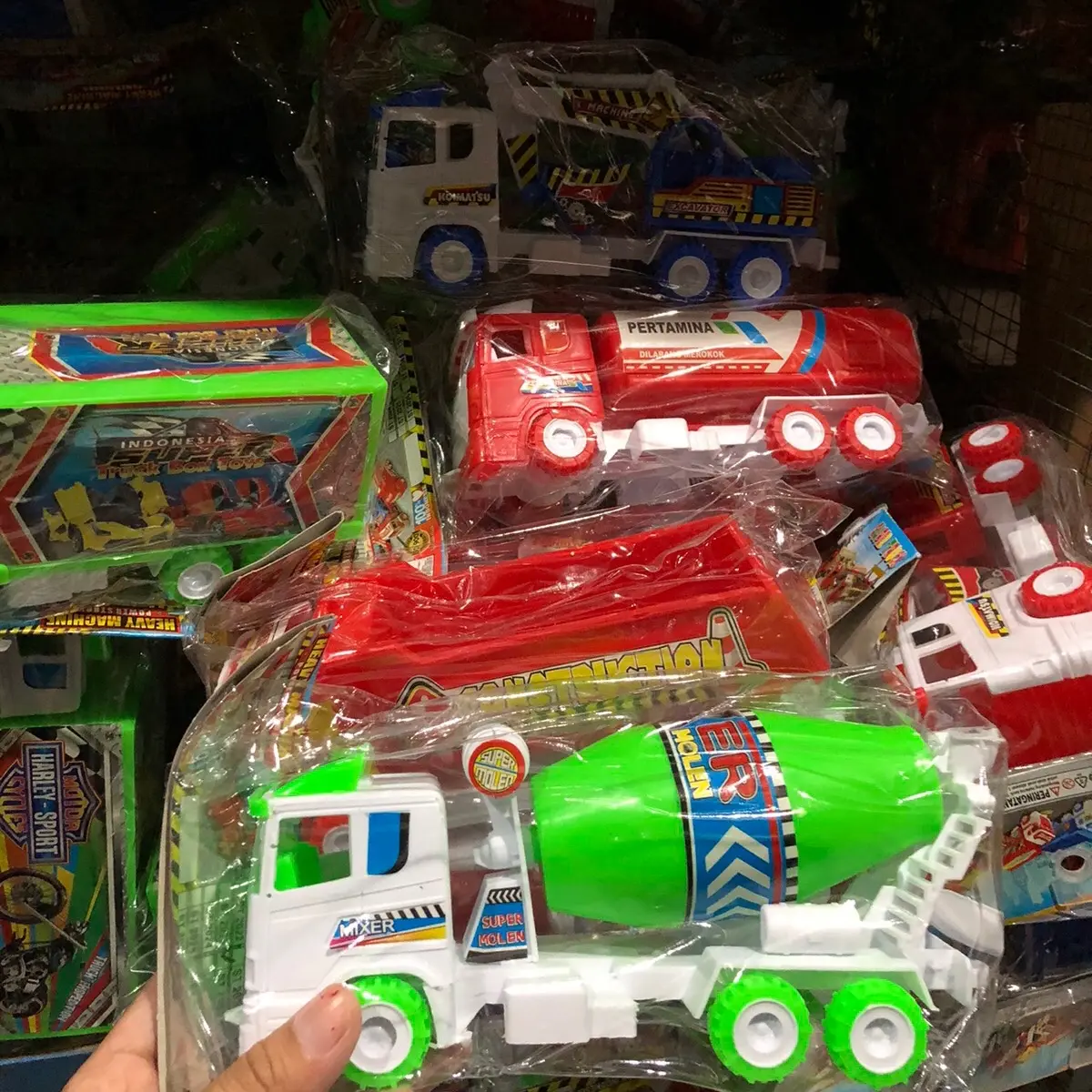 MAINAN TRUK ANEKA MACAM / TANKI BENSIN BAK MOLEN DAMKAR BEKO Cowok