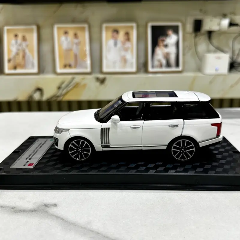 Mô hình xe Land Rover Range Rover tỉ lệ 1:32 kèm đế 2 phiên bản Toy Đồ Chơi 4