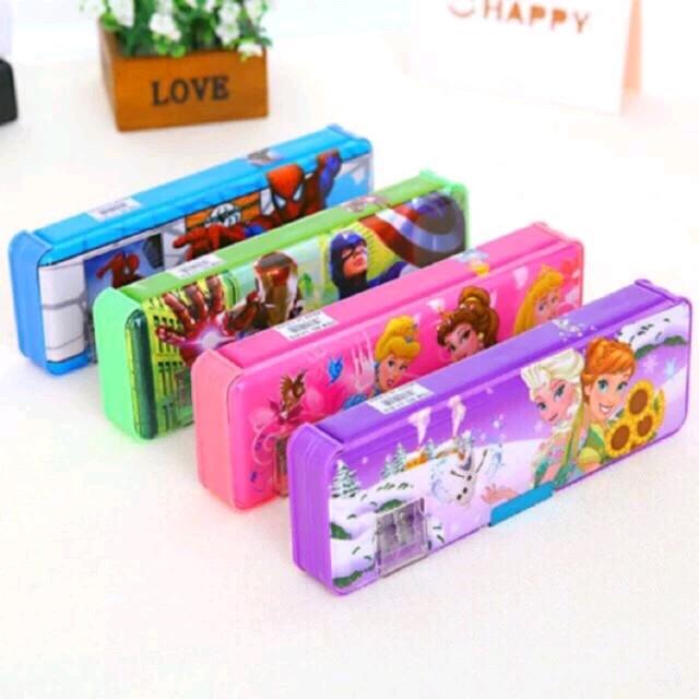 1 chiếc hộp bút nhựa có nam châm 2 ngăn cho học sinh