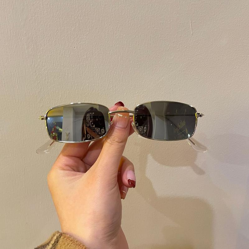 Product Introduction of Cermin Mata Hitam Persegi Kecil, Bahan Logam, Gaya Retro Korea, Uniseks, Fesyen, Cermin Mata Hitam Trendi, Cermin Mata Persegi Retro Selebriti Internet Eyewear Sunglasses Gelap 9