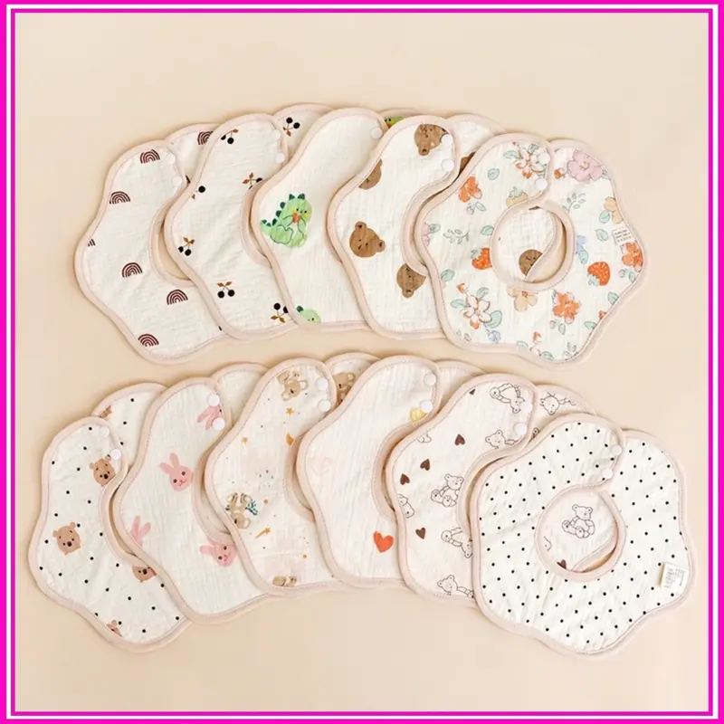 Yếm tròn xoay 360 cho bé chất liệu cotton mềm mịn thấm hút tốt, mặt dưới chống thấm và có cúc bấm 0
