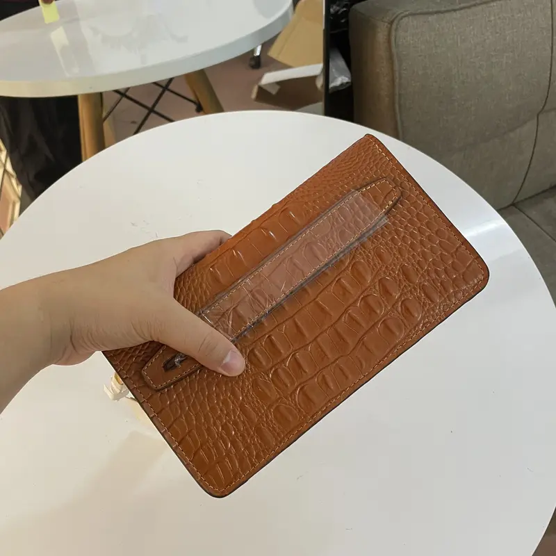 Ví cầm tay da bò dập vân cá sấu - VCT03 1