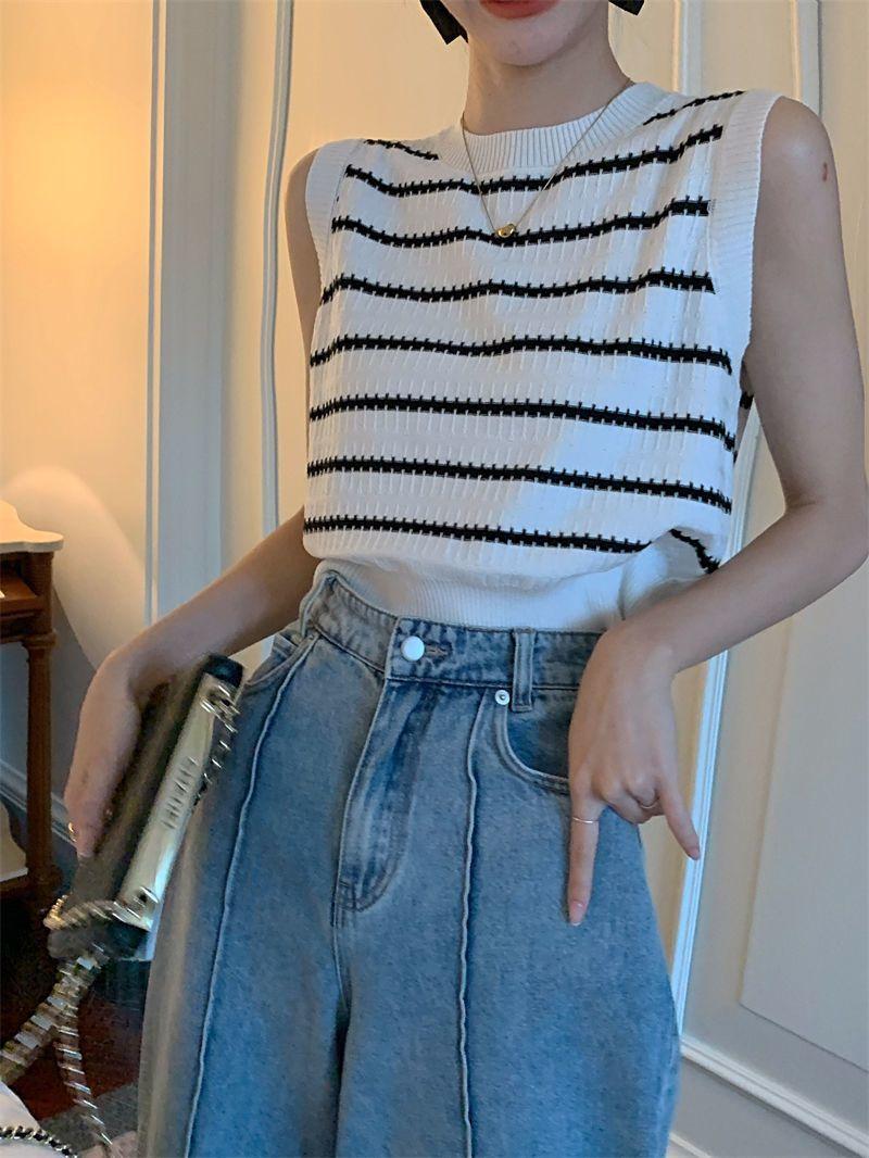 Product Introduction of Thin Color-Block Striped Sleeveless Slim Knitted Vest for Women, Summer Korean Fashionable Stylish Versatile Short Top Trend 4