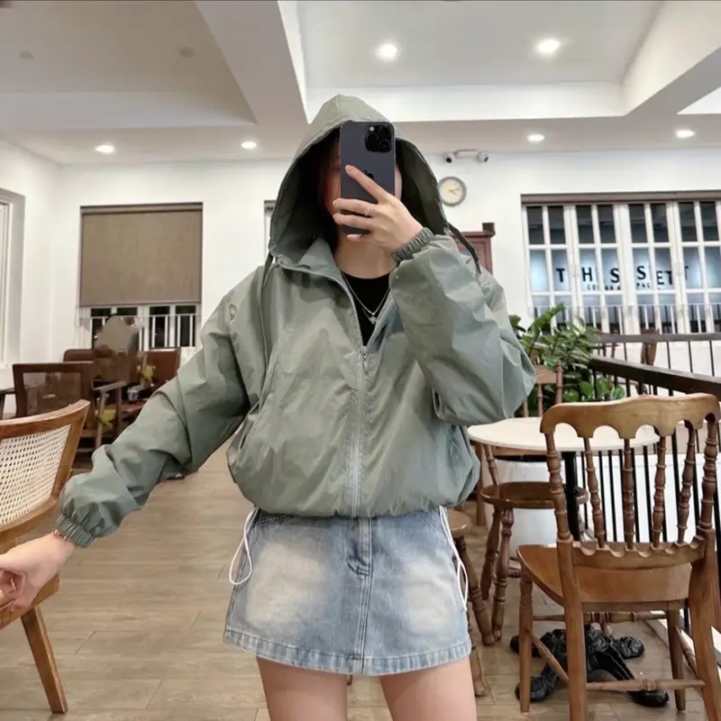 Áo gió nhăn nữ croptop 2 lớp mũ có dây -  Women 1