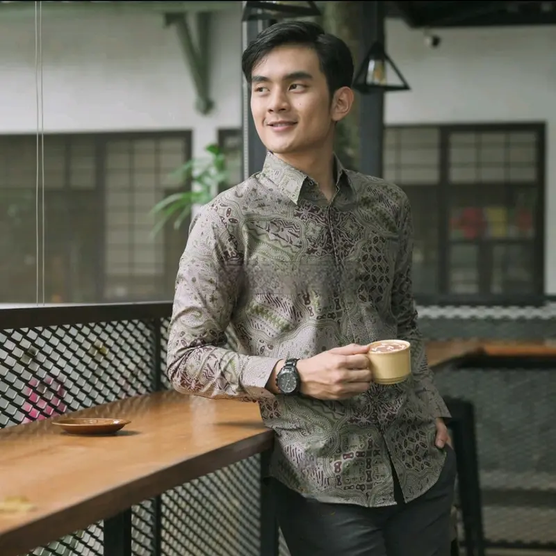 Kemeja Batik Pria Dewasa Slimfit Lengan Panjang Original Batik Solo / Baju Batik Pria Moderen Mewah Lengan Panjang Motif Terbaru 0